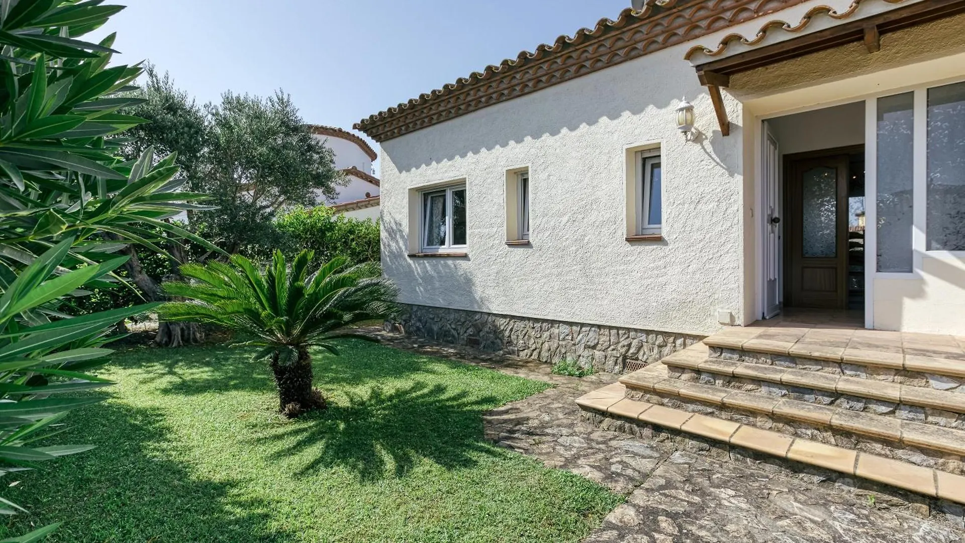 Villa Flores Vilacolum Spain